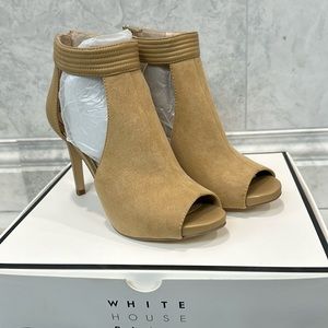 White House Black Market WHBM New in Box Adley Tan Heels Shoes